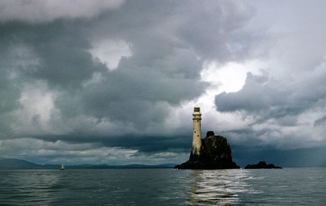 Fastnet Rock, the inspiration behind the Irish tune \'Ciumhais Carraig Aonair\'.