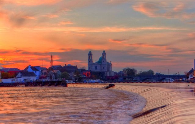 Athlone: A story map of the historic, picturesque Westmeath town with something for everyone, A