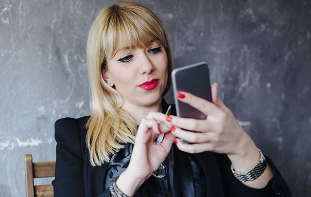 Swipe right!! This is not the way people!