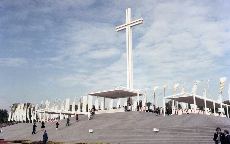 On This Day: A million people packed Phoenix Park the day Pope John Paul II came to Ireland