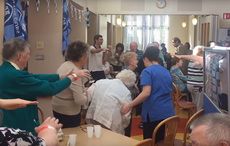 Irish hospice residents form incredible Macarena flashmob (VIDEO) 