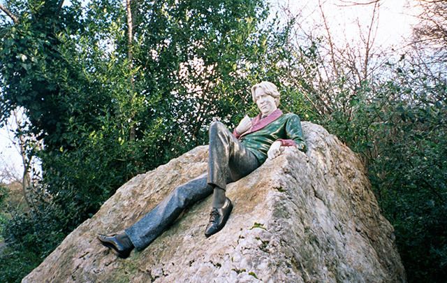 A statue of Oscar Wilde in Dublin.