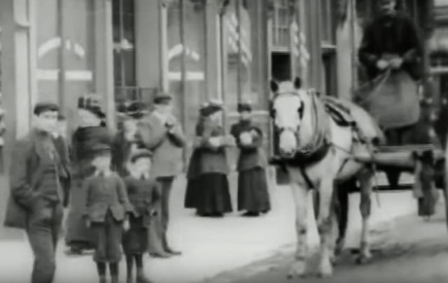 Mitchell and Kenyon film of the Derry cattle markets.