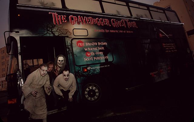 I went on the Gravedigger Ghost Tour of Dublin, led by a ghoulish man who died centuries ago in the Black Plague.