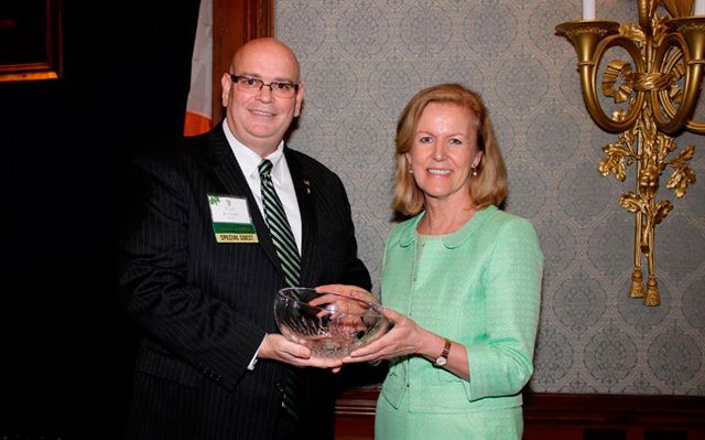 Frank Reynolds receives the Irish American Business Chamber & Network’s 2015 Taoiseach Award from Ambassador Anne Anderson
