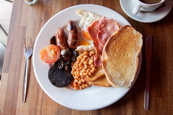 Full Irish breakfast with toast