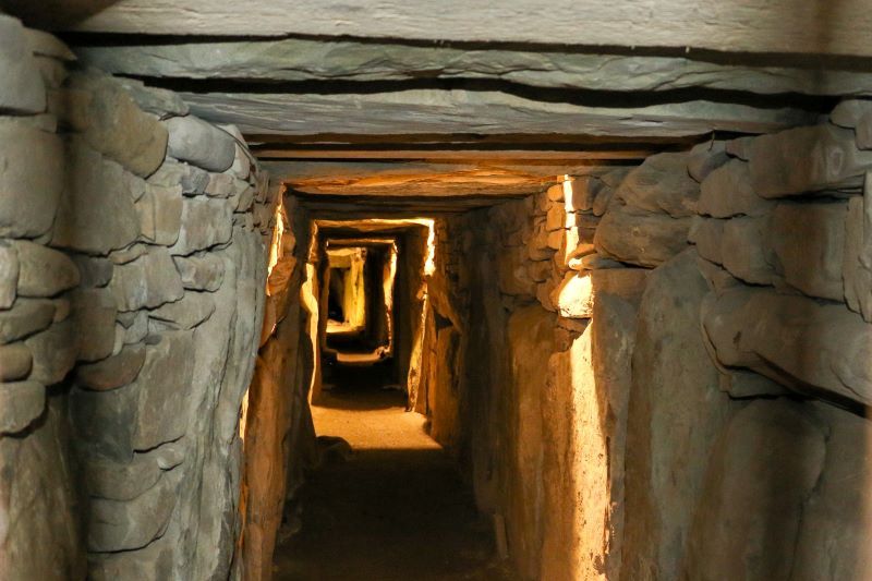 Is Newgrange's winter solstice light show a fake?
