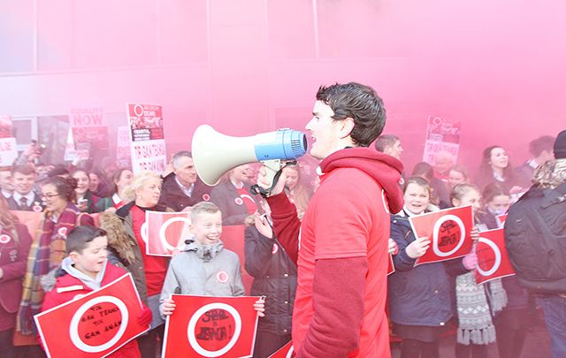 Pádraig Ó Tiarnaigh from An Dream Dearg and Irish language speakers are #DeargLeFearg (“Red with Anger”) at the treatment of the Irish language by the DUP. \n