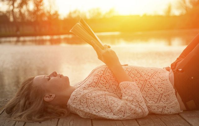Reviews of some great Irish books to sink your teeth into.