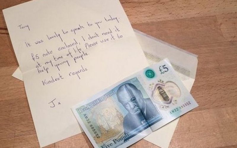 Elderly Irish woman donates £5 banknote worth $62,000 to charity