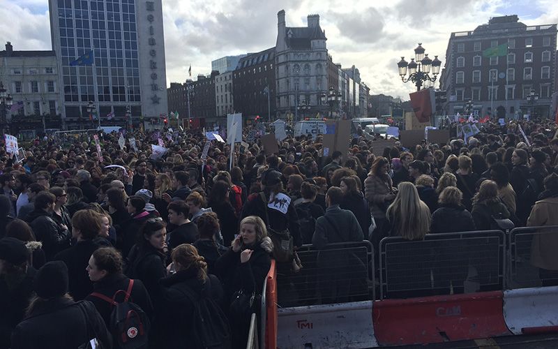 Thousands of Strike 4 Repeal protests takeover O'Connell Bridge (VIDEO)