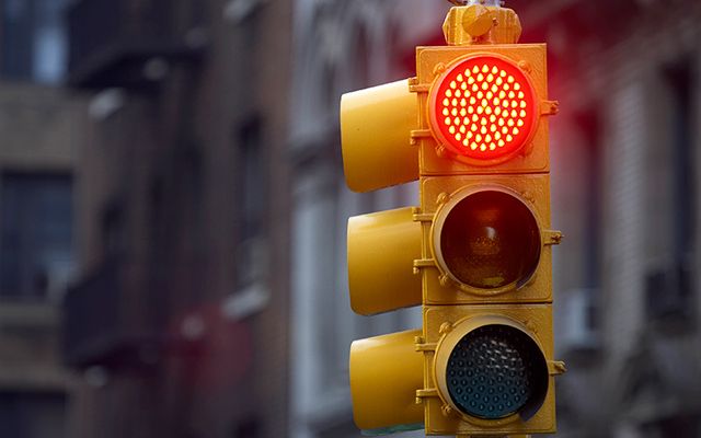 Brings new meaning to going green! This Irish traffic light will entertain you with an Irish jig while you cross the road.