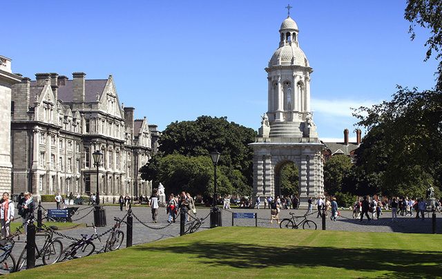 Trinity College Dublin\'s concourse.