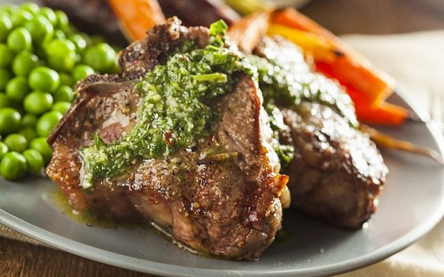 With only a few weeks of the new season under our belts, it’s time to start planning for ways to use all those wonderful spring ingredients and preparing lighter meals. 