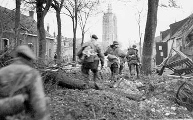 No. 41 (Royal Marine) Commando advance on Westkapple lighthouse during WWII. 