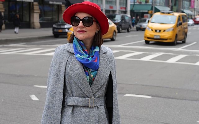 Day 28: #wearingirish. Busy workday in NYC hosting another CMO panel. Now dashing to the airport for a work trip. CAPE: Sands @ Hall, HAT: Suzie Mahony Designs, SCARF: Jennifer Rothwell, GLOVES: Paula Rowan Gloves,  EARRINGS: Tracy Gilbert designs, SLEEVES: Canopi Sleeves. 