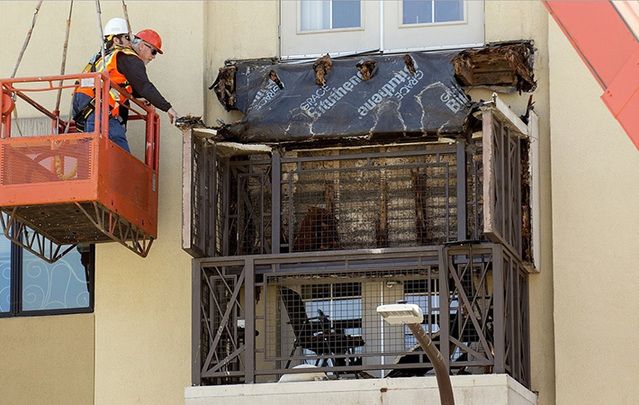 An examination of the Berkeley balcony days after the collapse. 