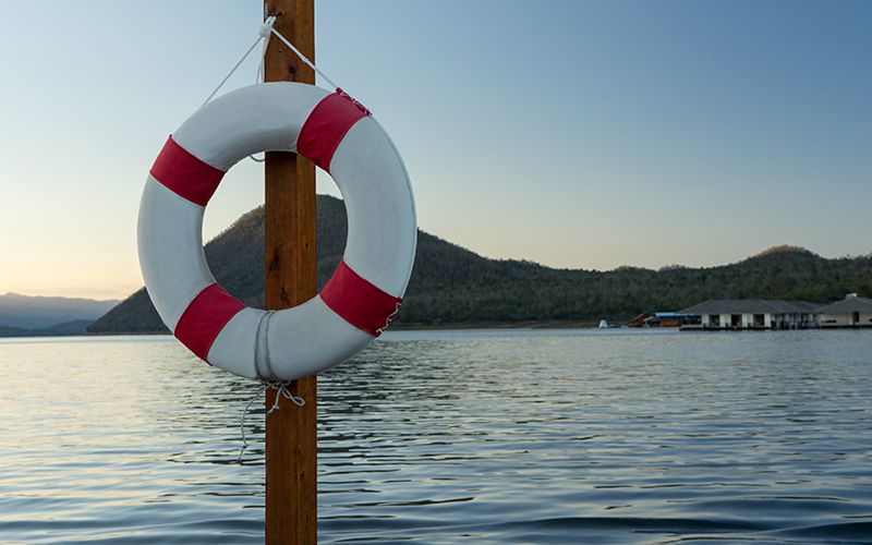 Man arrested for not helping drowning Irish woman