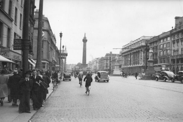 O\'Connell Street and Nelson\'s Pillar in Dublin, in 1948.