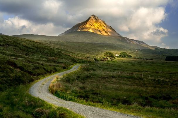 The road to Mt Errigal.
