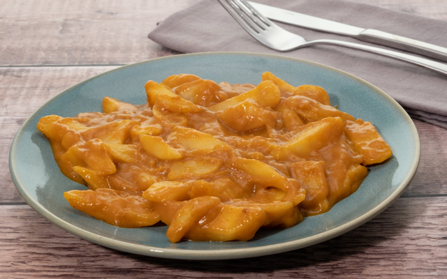 Chips and curry sauce