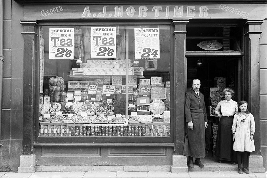 Could you help photo detectives track down people in old Irish photos?