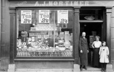 Could you help photo detectives track down people in old Irish photos?