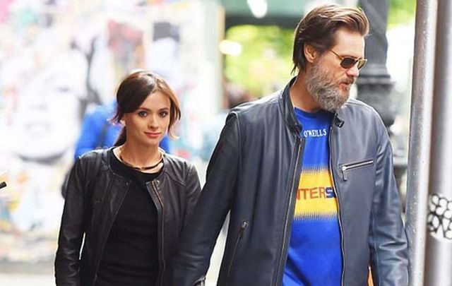 Jim Carrey in a Co. Tipperary jersey with his former girlfriend Cathriona White. 