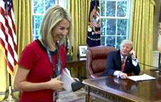 Irish female journalist calls Trump behavior in Oval Office “bizarre”