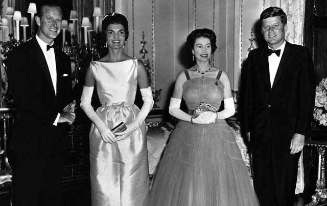 Prince Philip, Jackie Kennedy, Queen Elizabeth and President John F. Kennedy together at the Queen\'s dinner in June 1961.