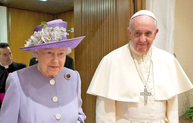 Queen Elizabeth and Pope Francis in 2014.