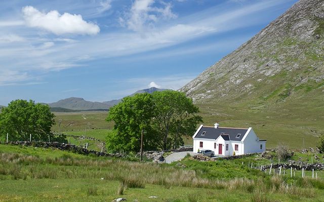 Dream of living in Ireland? Here\'s the average house prices in Ireland and what that\'ll get you!