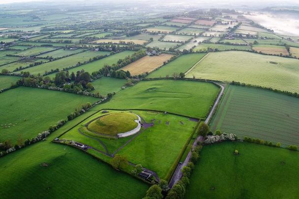 Newgrange, Brú na Bóinne, Boyne Valley, Co Meath.
