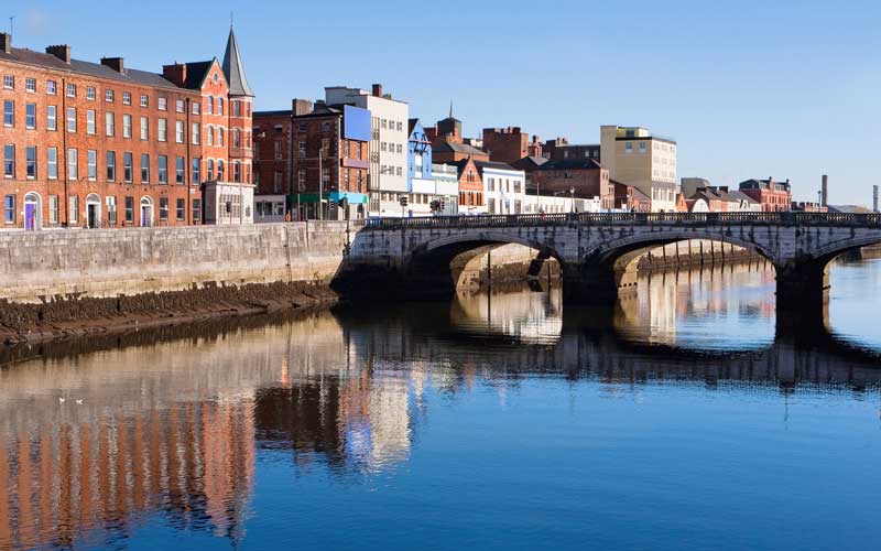 Cork City Map and Guide, showing tourist information for the City and County, feature and some of the best art galleries, theatres and museums in Ireland. that a true Cork City local must be born within earshot of the famous northside bells. history of the city and surrounding area from the Mesolithic period onwards. Map of Cork City and County. Things to do, places to visit in