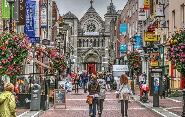 Sth Anne\'s Street, Dublin: A sunny day in May! Where else would you be.