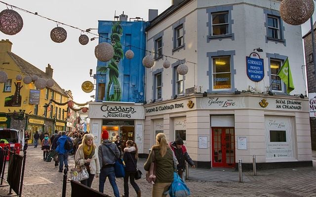 The Claddagh Jewellers shop in the middle of Galway city.