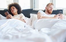 Irish experts say smartphones kills sex lives