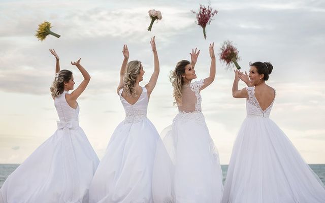 Guinness Breaking Irish Las Wearing Wedding Dresses Do You Know A Man Or Woman Who D Be Prepared To Don Wedding Dress And Go Coppers For Charity It S Hardly The Strip Dip Now Is
