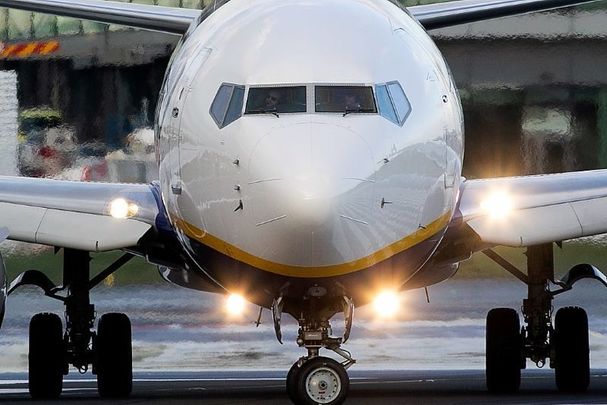 DublinAviation shared a video to YouTube showing what should\'ve been a fairly direct route for an Aer Lingus flight departing JFK turn into a dizzying detour.