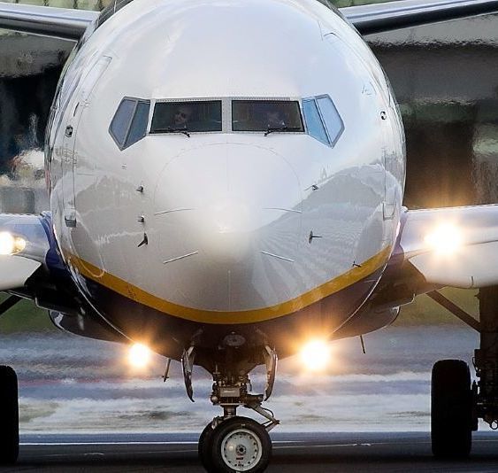 LISTEN: Irish pilot and New York air traffic controller caught in epic argument