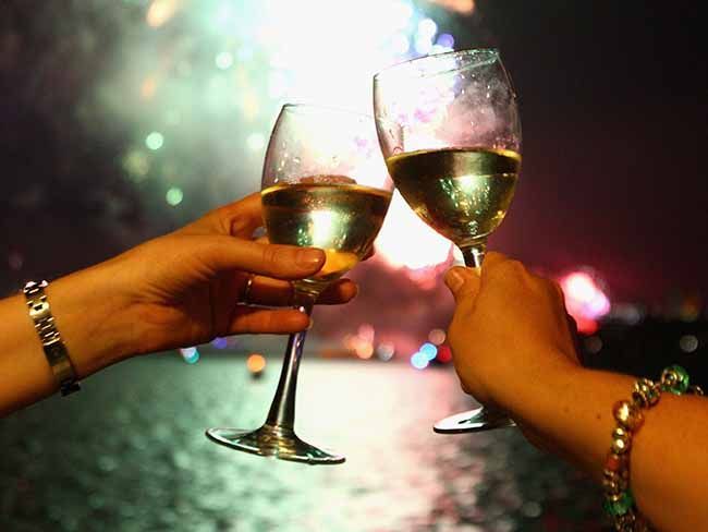 Irish airline Aer Lingus set to offer free alcohol on flights next year