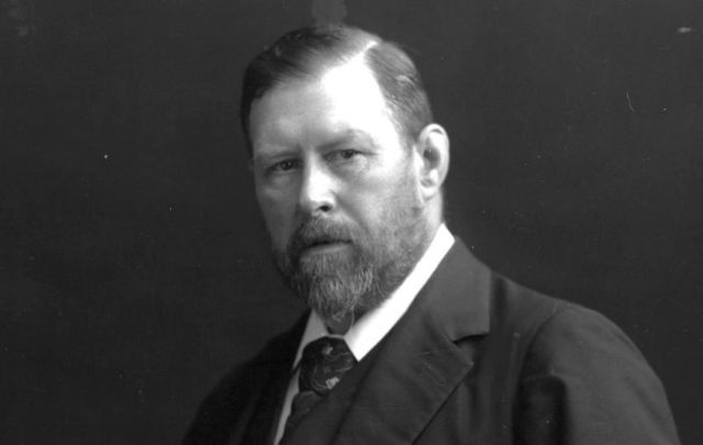 Irish author Bram Stoker, circa 1906.