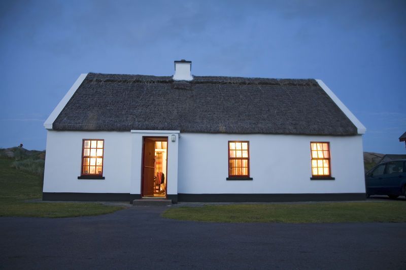 Stay Like The Locals In These Irish Thatched Cottages Airbnbs