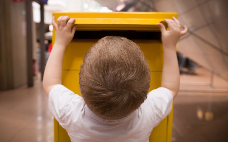 Hero postman delivers birthday card to young boy's dad “in heaven”