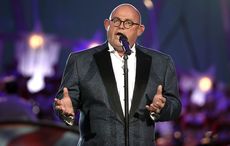 Ronan Tynan learns “what’s so great about Americans” during 2002 accident