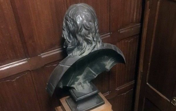 Labour MP Stephen Pound continued to turn the bust of Oliver Cromwell to face a wall.