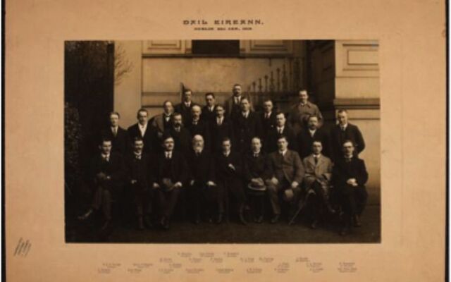 Members of the first Dáil outside the Mansion House, 22 January 1919 / Courtesy of the National Library of Ireland