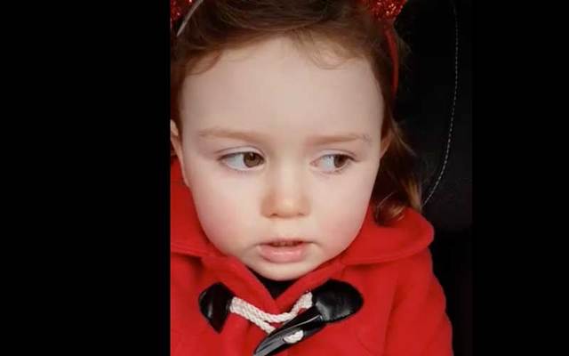 A little Irish girl explains how her fingers got hurt in this hilarious Facebook video.