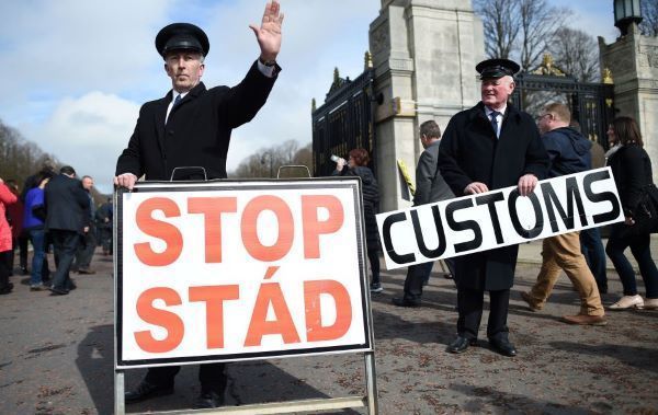 Taoiseach admits soldiers could return to Irish border in no-deal Brexit