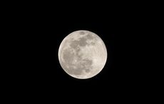 Super Snow Moon shines over Ireland tonight